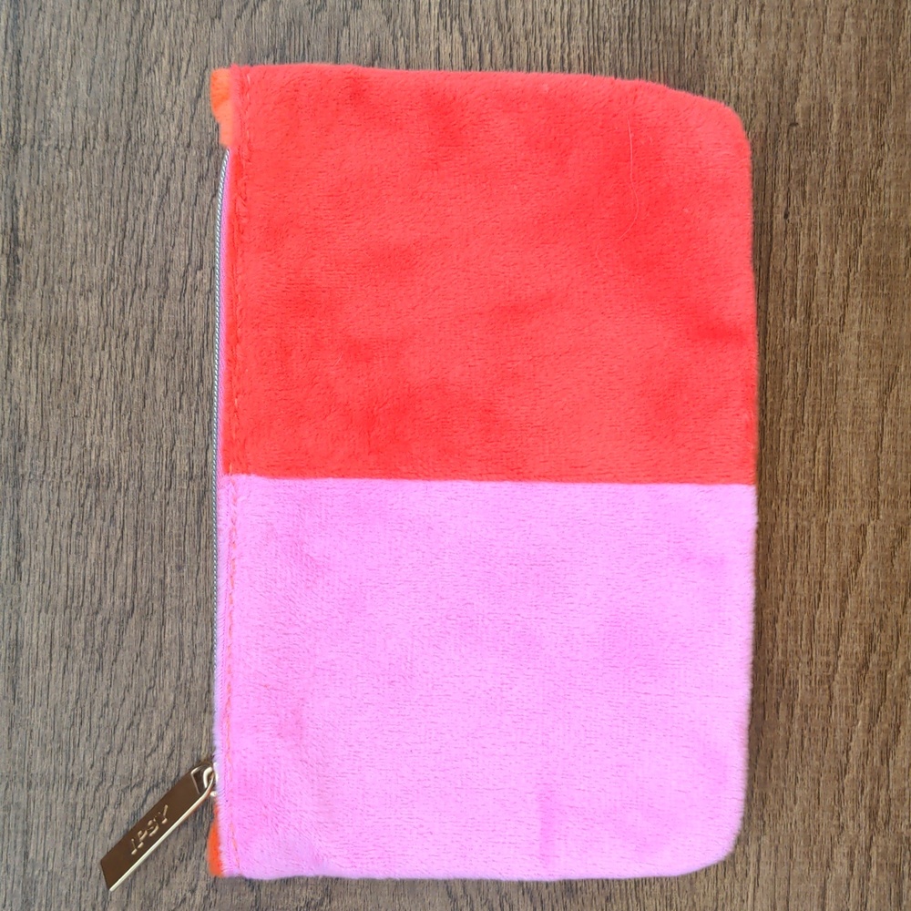 🌼Fuzzy pink Ipsy cosmetic bag